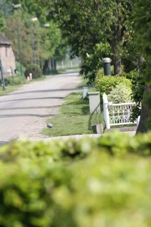 Logerenbijonsz Bed & Breakfast Berghem Bagian luar foto